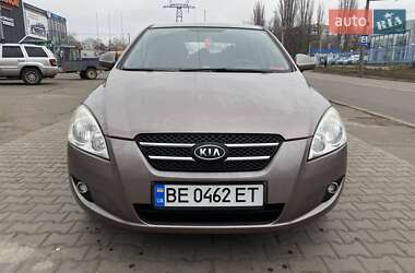 Хэтчбек Kia Ceed 2007 в 