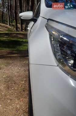 Хэтчбек Kia Ceed 2013 в 