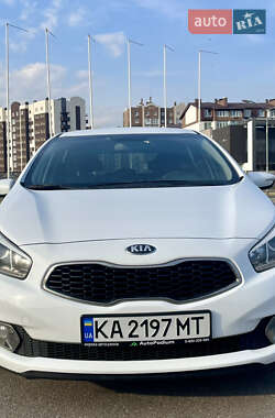 Хэтчбек Kia Ceed 2012 в 