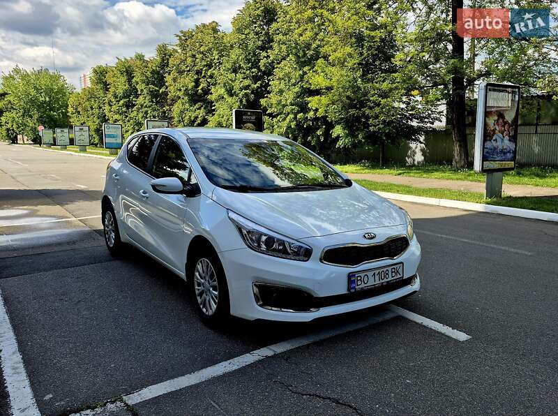Хэтчбек Kia Ceed 2016 в 