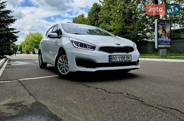 Хэтчбек Kia Ceed 2016 в 