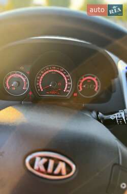 Хэтчбек Kia Ceed 2010 в 