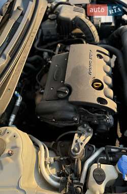 Хэтчбек Kia Ceed 2010 в 