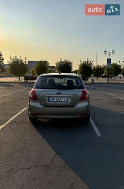 Хэтчбек Kia Ceed 2010 в 