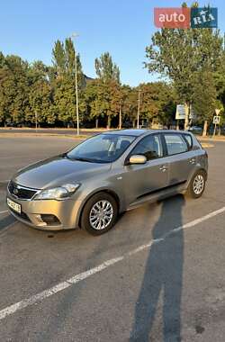 Хетчбек Kia Ceed 2010 в Запоріжжі