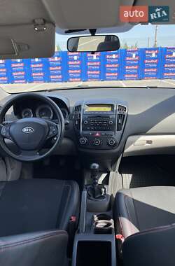 Хэтчбек Kia Ceed 2007 в 