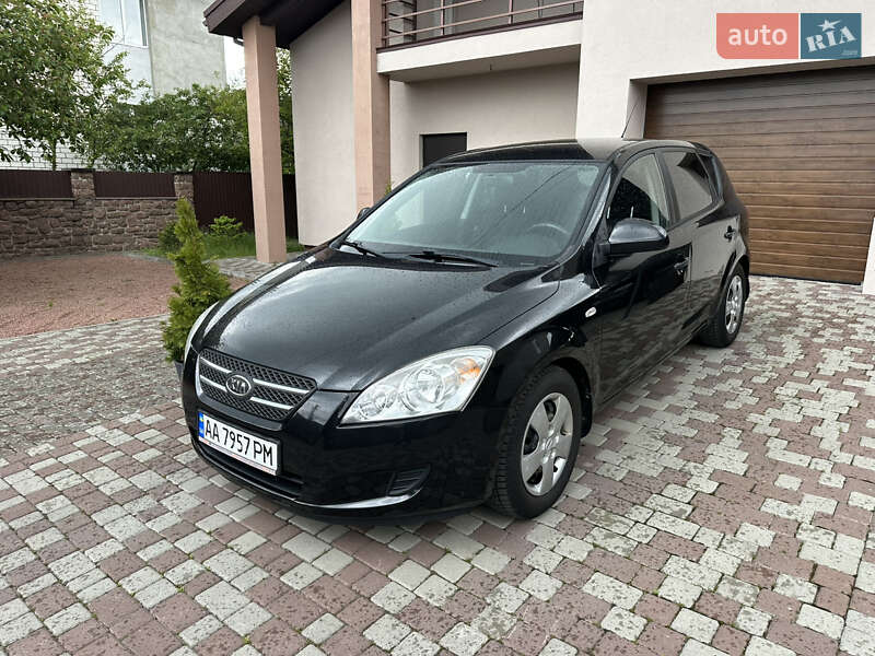 Хетчбек Kia Ceed 2009 в 