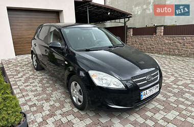 Хетчбек Kia Ceed 2009 в 