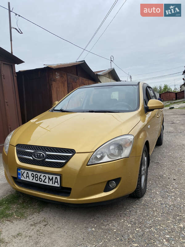 Хэтчбек Kia Ceed 2008 в 