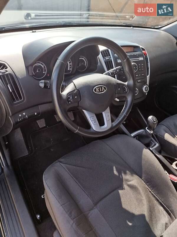 Универсал Kia Ceed 2009 в Краснограде