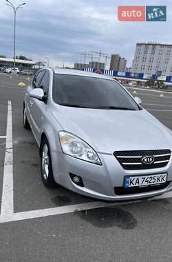 Хетчбек Kia Ceed 2008 в 