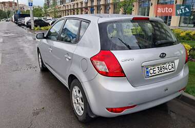 Хетчбек Kia Ceed 2010 в 