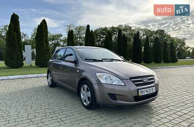 Хэтчбек Kia Ceed 2007 в 