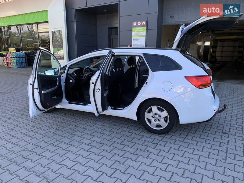 Универсал Kia Ceed 2013 в Калуше