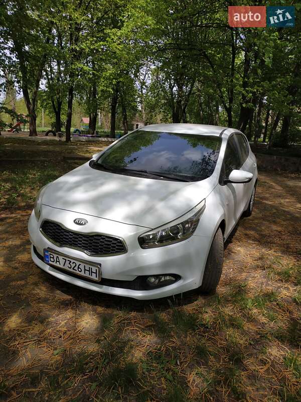 Хэтчбек Kia Ceed 2013 в Новоукраинке