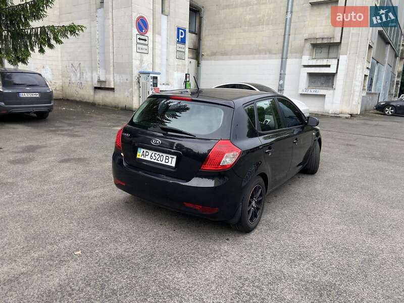 Хэтчбек Kia Ceed 2009 в Киеве