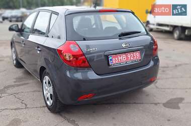 Хэтчбек Kia Ceed 2009 в 