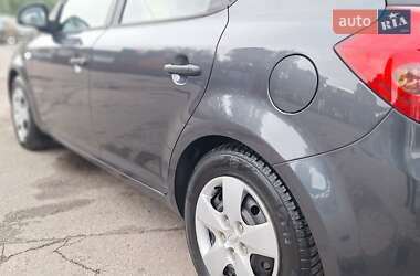 Хэтчбек Kia Ceed 2009 в 