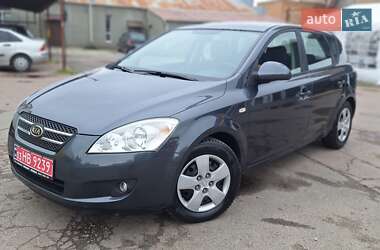 Хэтчбек Kia Ceed 2009 в 