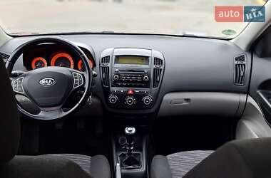 Хэтчбек Kia Ceed 2009 в 