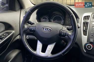 Хэтчбек Kia Ceed 2011 в 