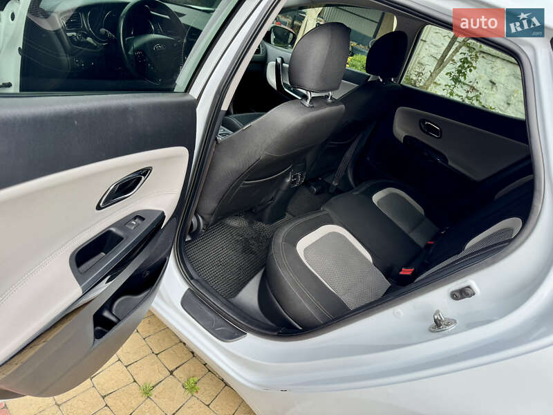 Хэтчбек Kia Ceed 2012 в Кременчуге