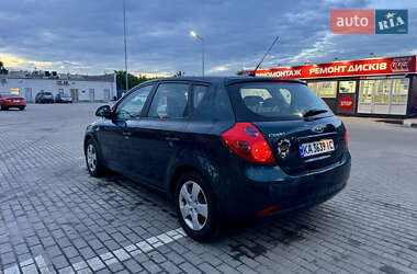 Хэтчбек Kia Ceed 2008 в 