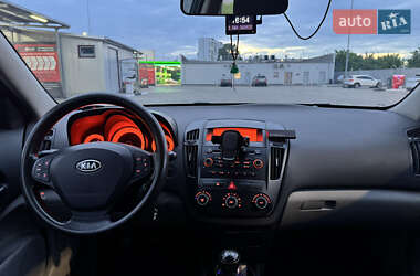 Хэтчбек Kia Ceed 2008 в 