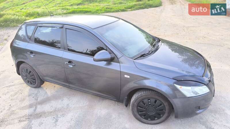 Хэтчбек Kia Ceed 2007 в Широкой Даче