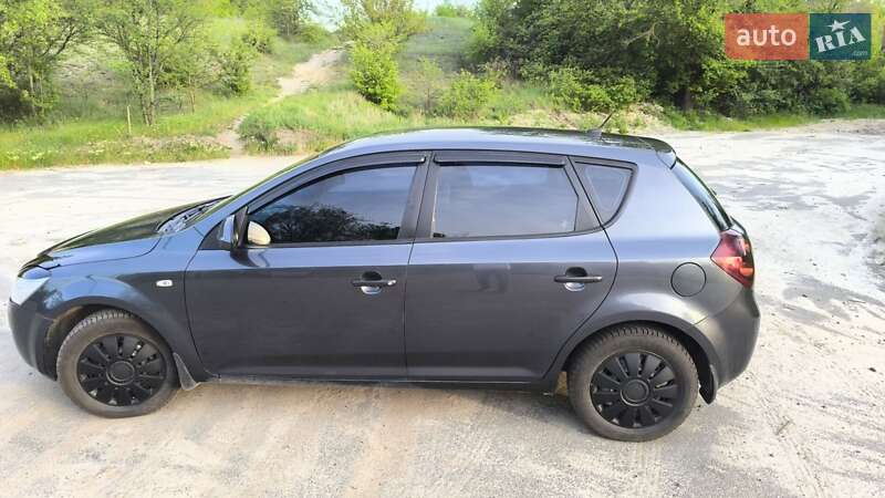 Хэтчбек Kia Ceed 2007 в Широкой Даче