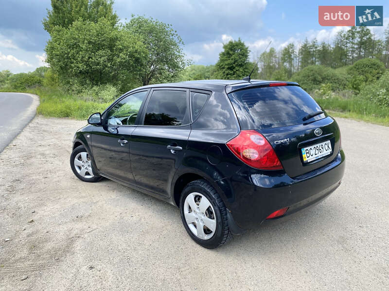 Хэтчбек Kia Ceed 2008 в Львове