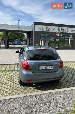 Хэтчбек Kia Ceed 2008 в 