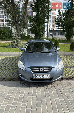 Хэтчбек Kia Ceed 2008 в 