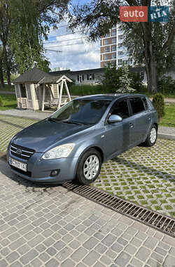 Хэтчбек Kia Ceed 2008 в 