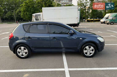 Хэтчбек Kia Ceed 2008 в 