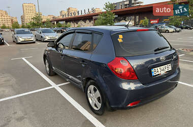 Хэтчбек Kia Ceed 2008 в 