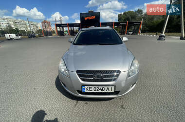Хэтчбек Kia Ceed 2008 в 