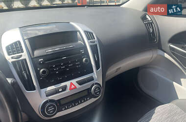 Хэтчбек Kia Ceed 2008 в 