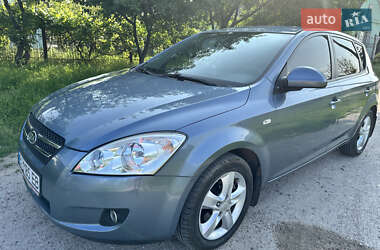 Хэтчбек Kia Ceed 2007 в 