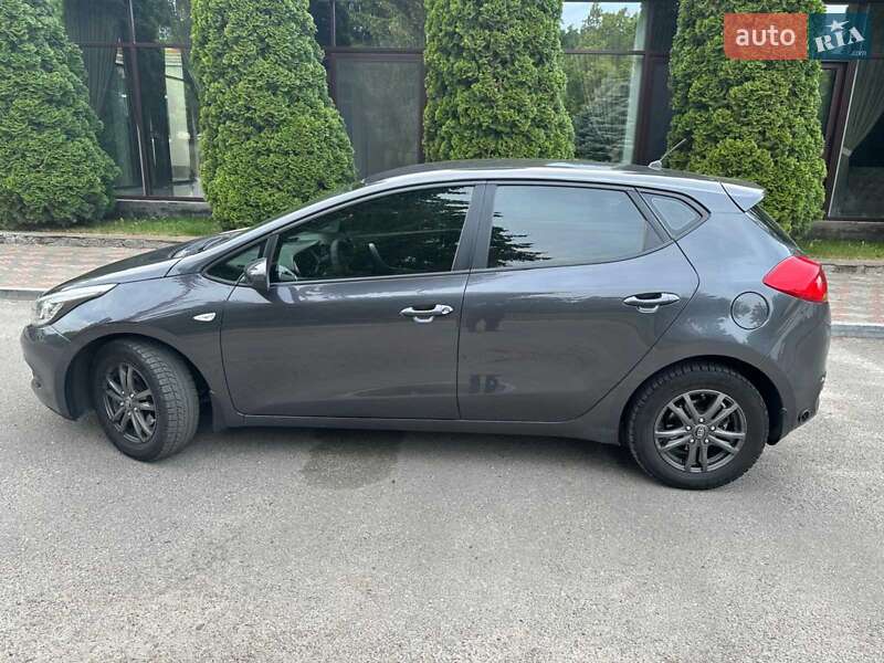 Хэтчбек Kia Ceed 2012 в Краснограде