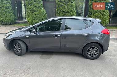 Хэтчбек Kia Ceed 2012 в 