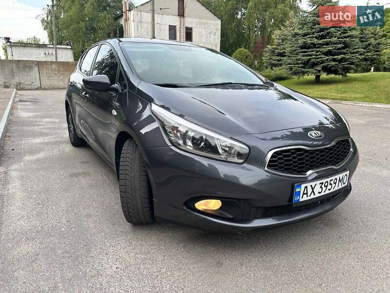 Хэтчбек Kia Ceed 2012 в Краснограде
