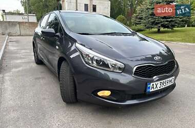 Хэтчбек Kia Ceed 2012 в 