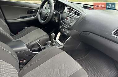 Хэтчбек Kia Ceed 2012 в 