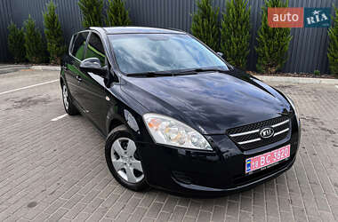 Хэтчбек Kia Ceed 2007 в 
