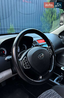 Хэтчбек Kia Ceed 2007 в 