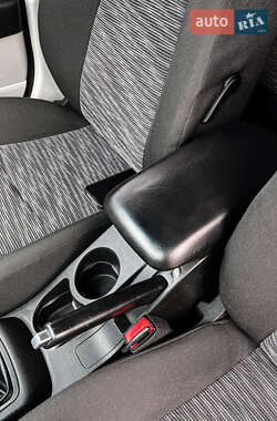 Хэтчбек Kia Ceed 2007 в 
