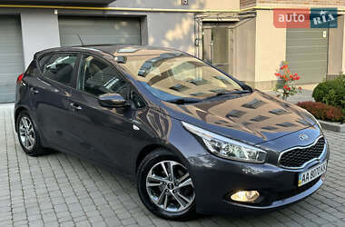 Хэтчбек Kia Ceed 2013 в 