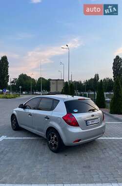 Хэтчбек Kia Ceed 2007 в 