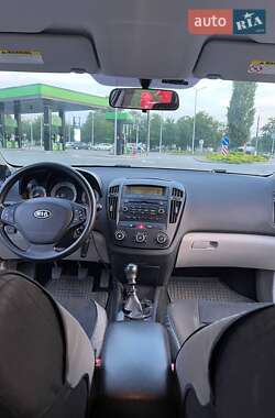 Хэтчбек Kia Ceed 2007 в 